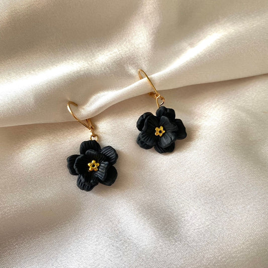 Black Flower Huggies