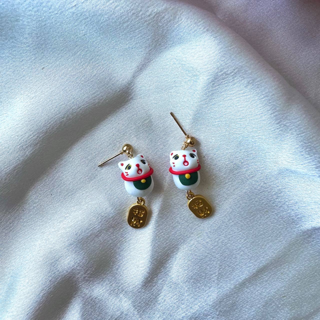 Lucky Fortune Cat Earrings - 招财猫
